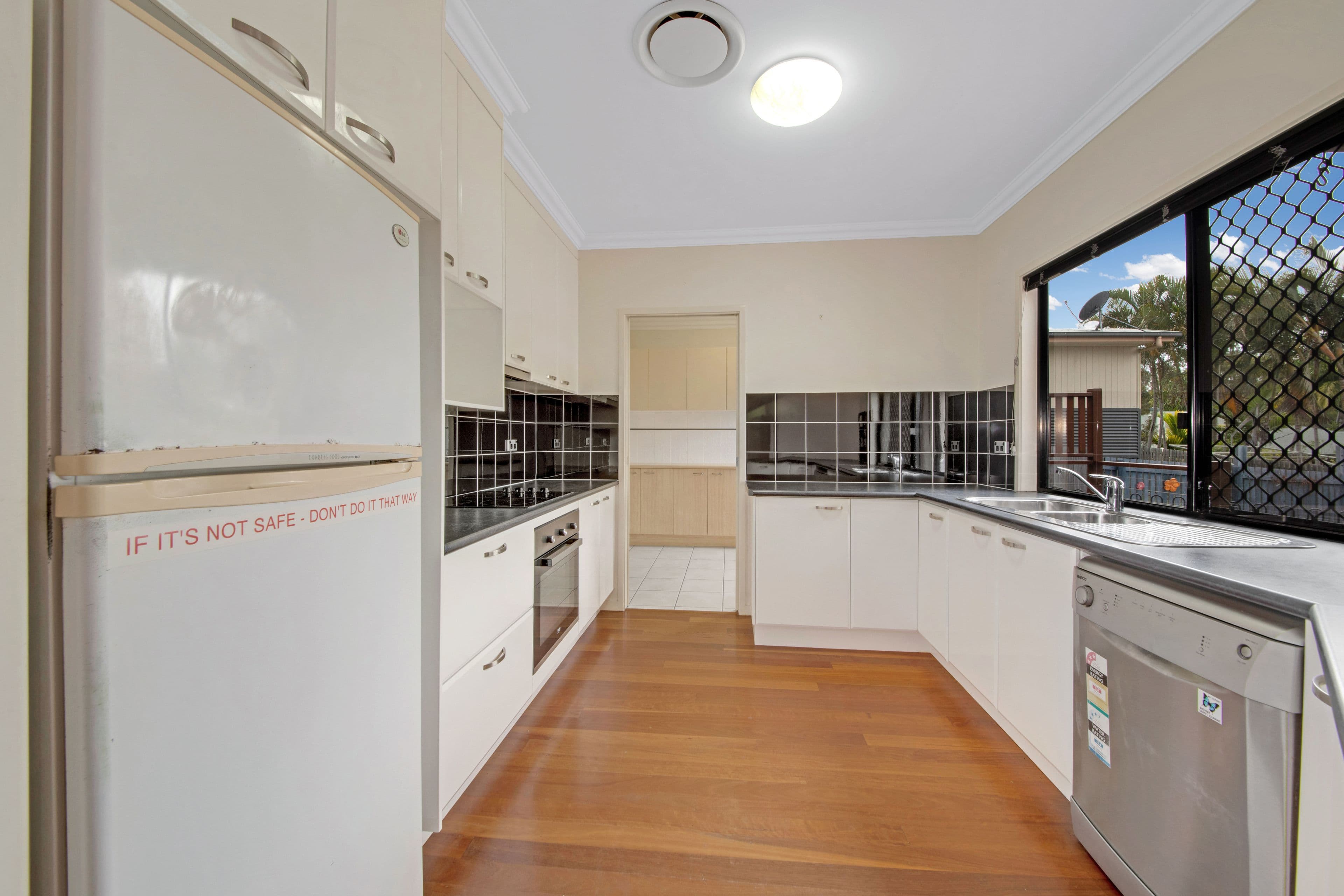 8 Douglas Street, Tannum Sands QLD 4680, Tannum Sands - Thumbnail 6