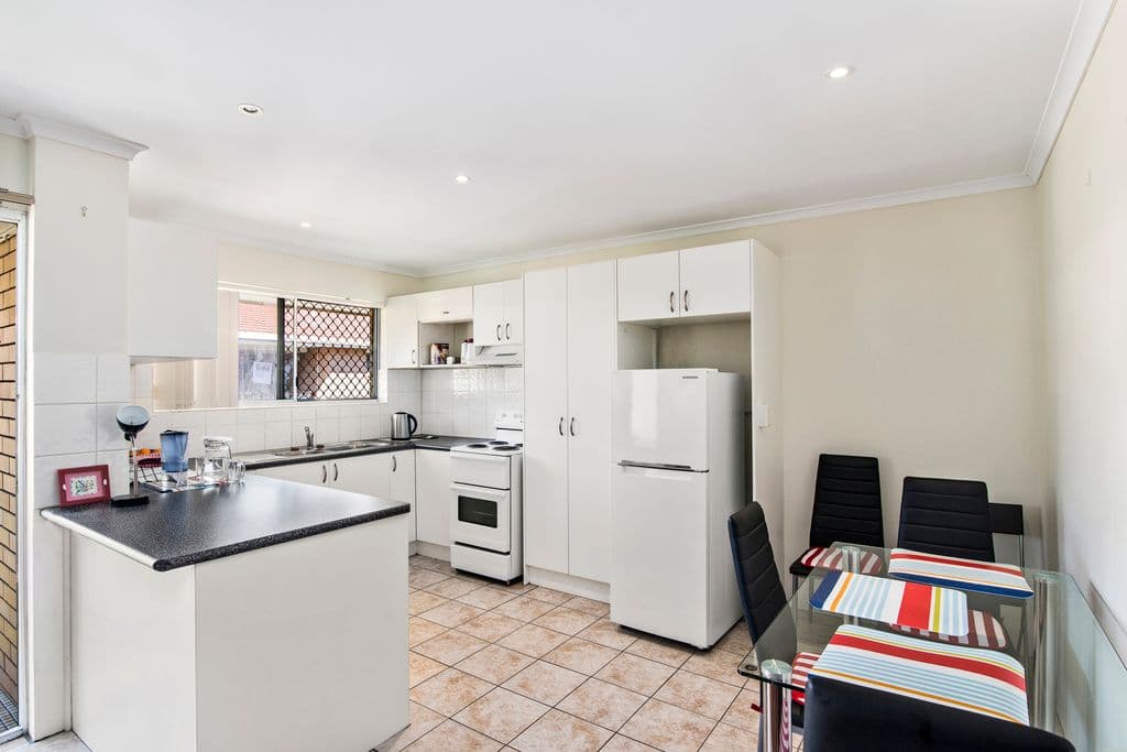 8 Allara Avenue, Palm Beach QLD 4221, Palm Beach - Thumbnail 3