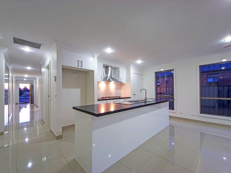16 Walton Loop, POINT COOK VIC 3030, Point Cook - Thumbnail 2