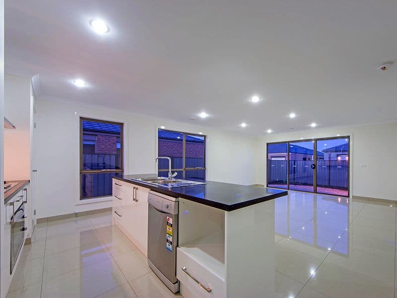 16 Walton Loop, POINT COOK VIC 3030, Point Cook - Thumbnail 6