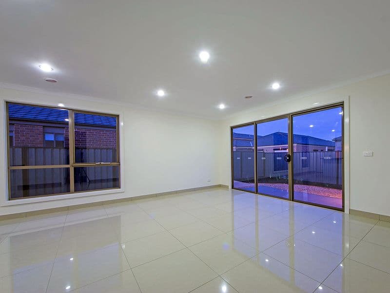 16 Walton Loop, POINT COOK VIC 3030, Point Cook - Thumbnail 8