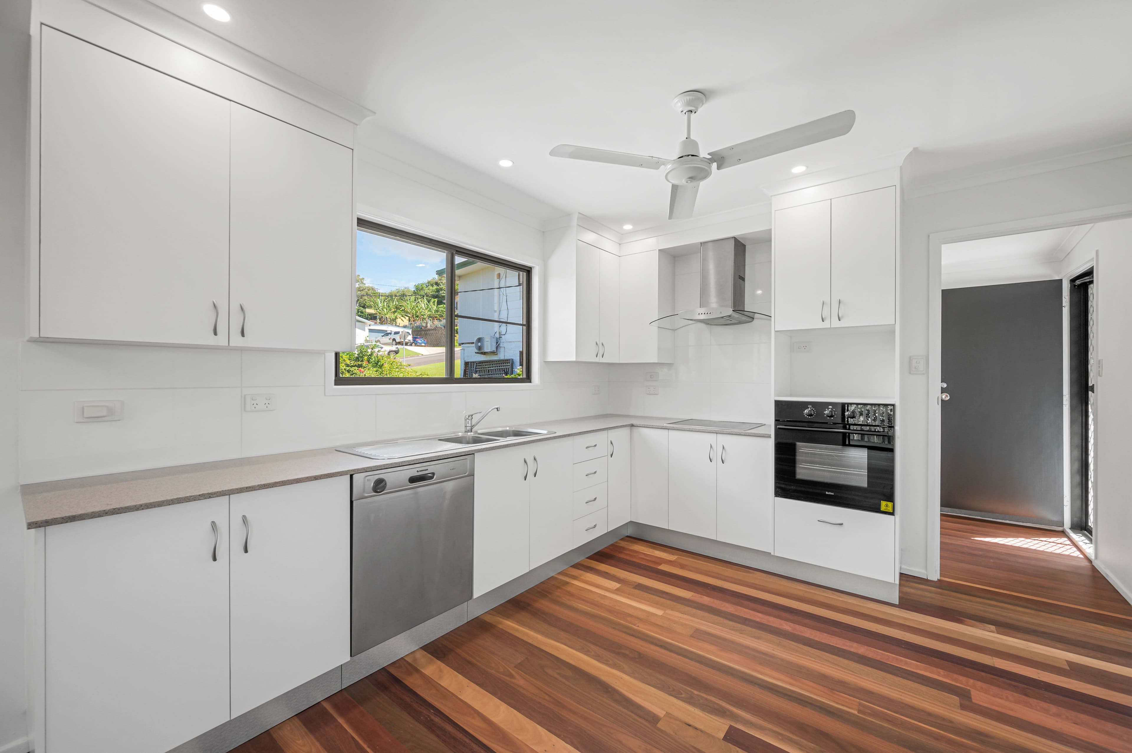 10 Far Street, West Gladstone QLD 4680, West Gladstone - Thumbnail 2