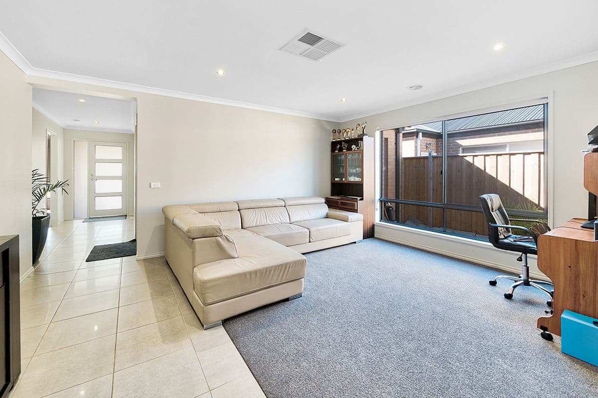 13 Greenglade Way, Cranbourne East VIC 3977, Cranbourne East - Thumbnail 2