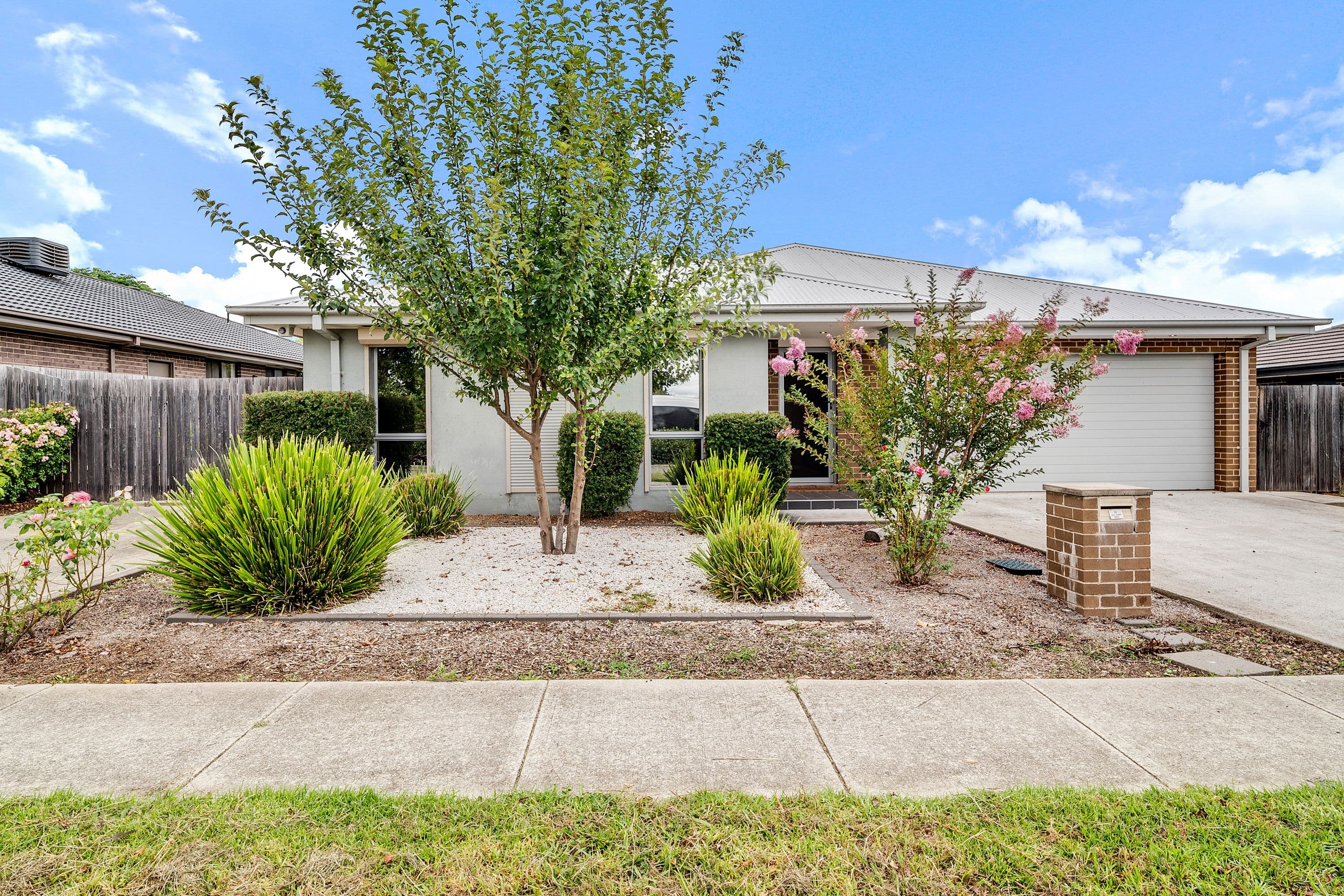 24 Macfarlane Burnet Avenue, Macgregor ACT 2615, Macgregor - Image 1