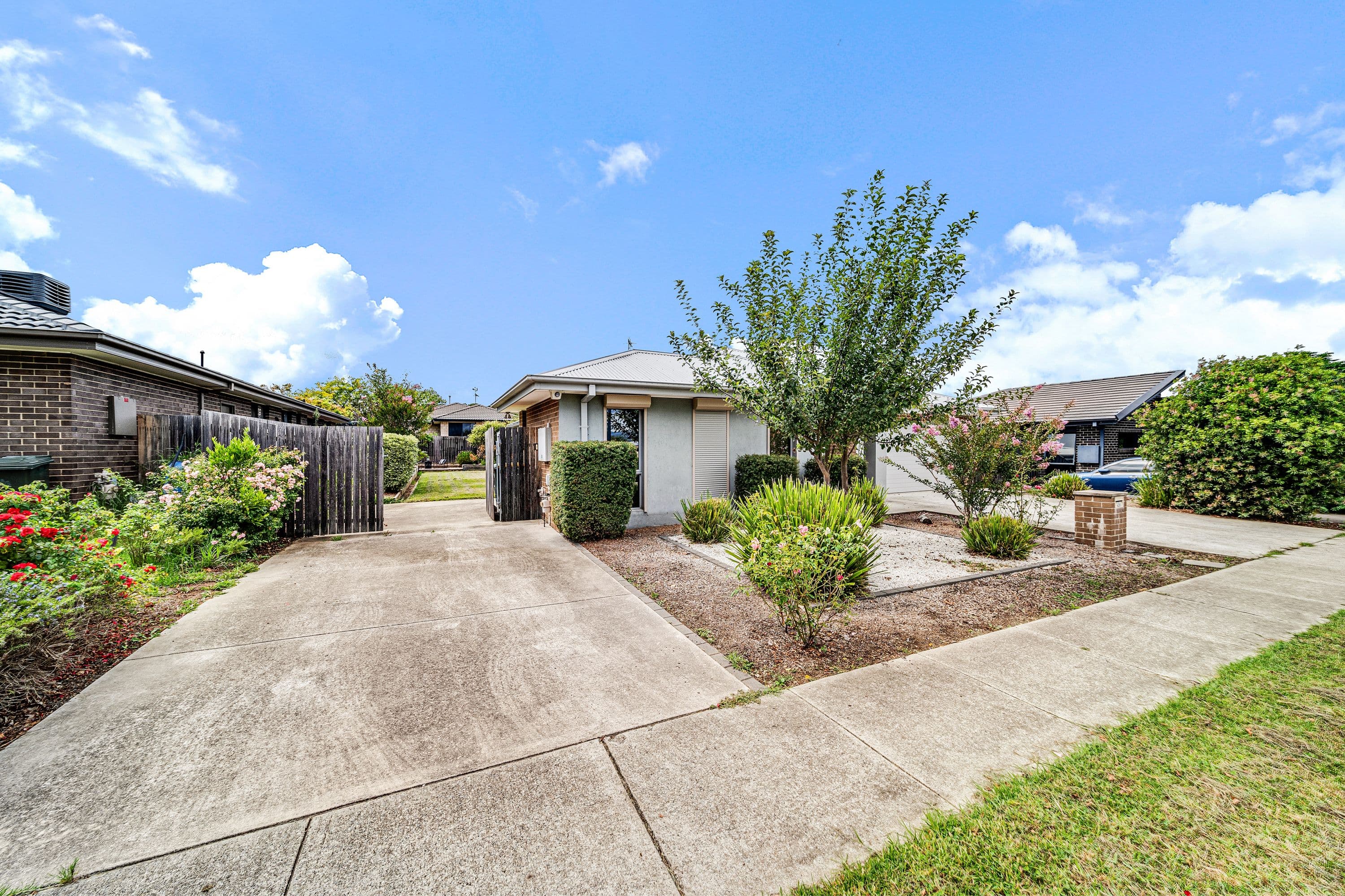 24 Macfarlane Burnet Avenue, Macgregor ACT 2615, Macgregor - Thumbnail 2