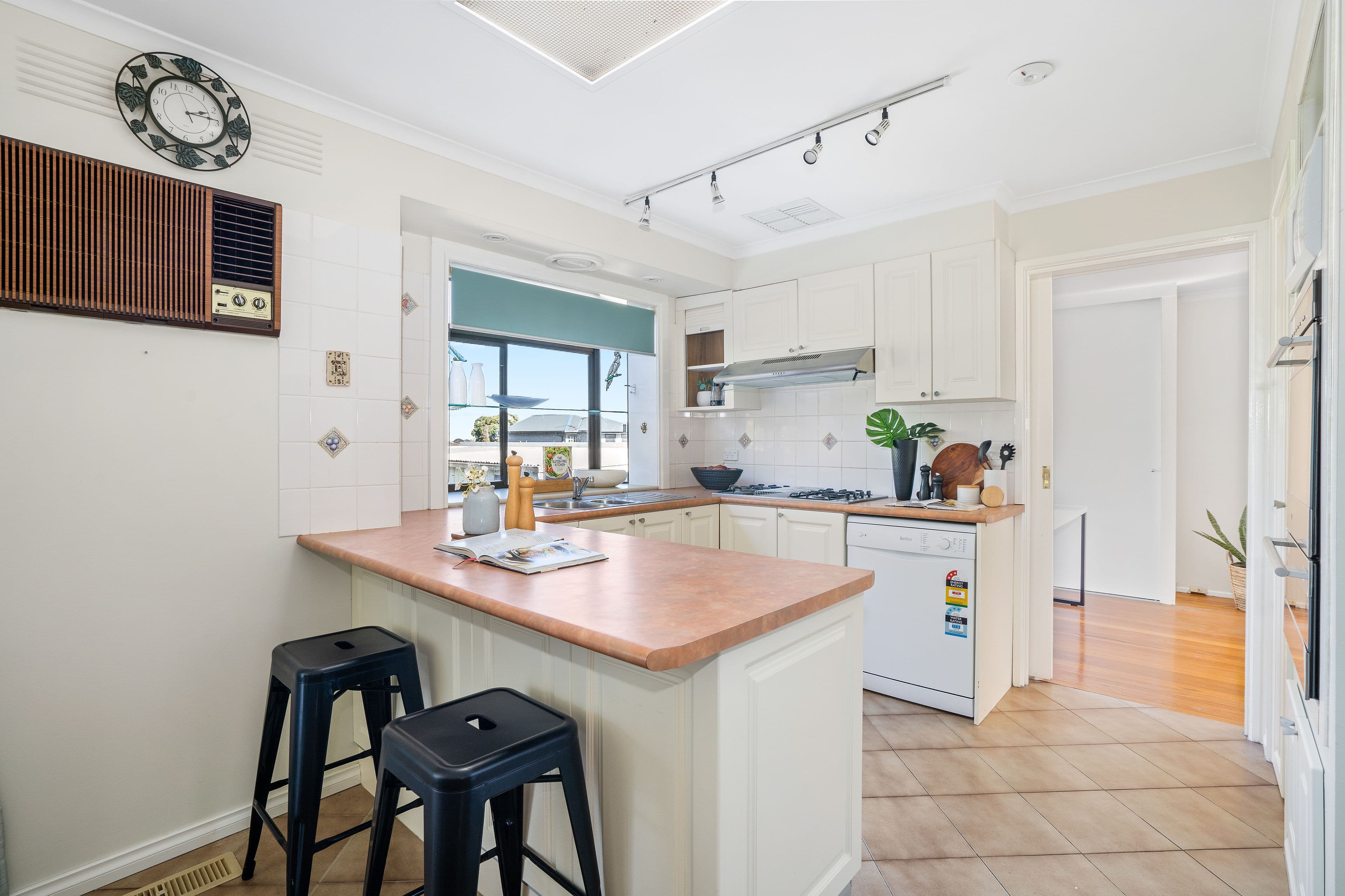 14 Blackman Avenue, Mill Park VIC 3082, Mill Park - Thumbnail 4
