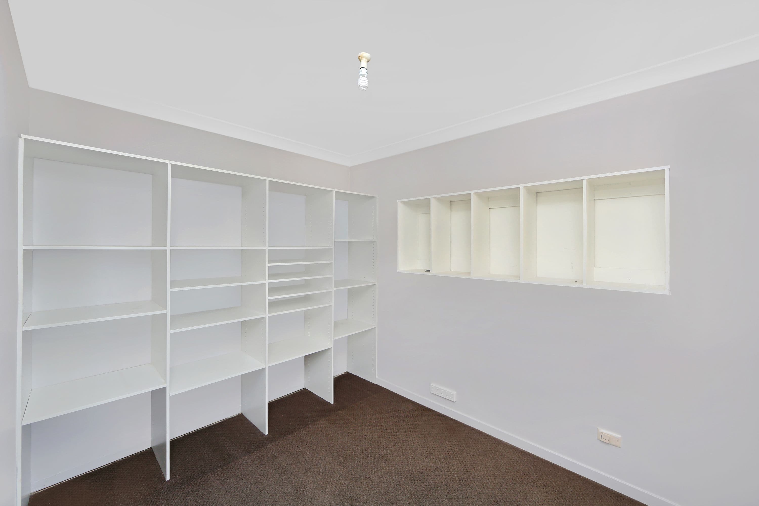 2 Woodside Court, Lake Haven - Thumbnail 5