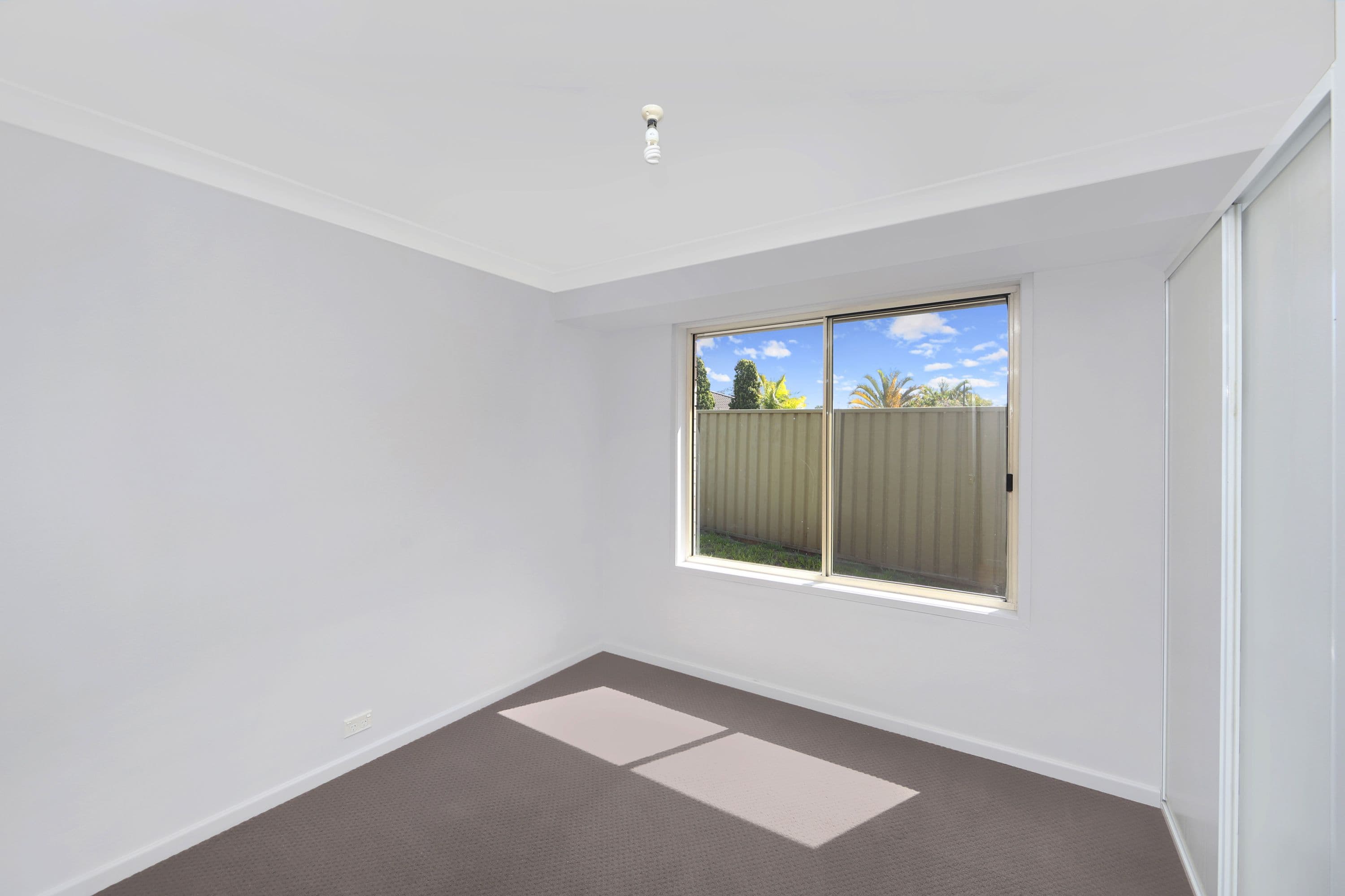 2 Woodside Court, Lake Haven - Thumbnail 6