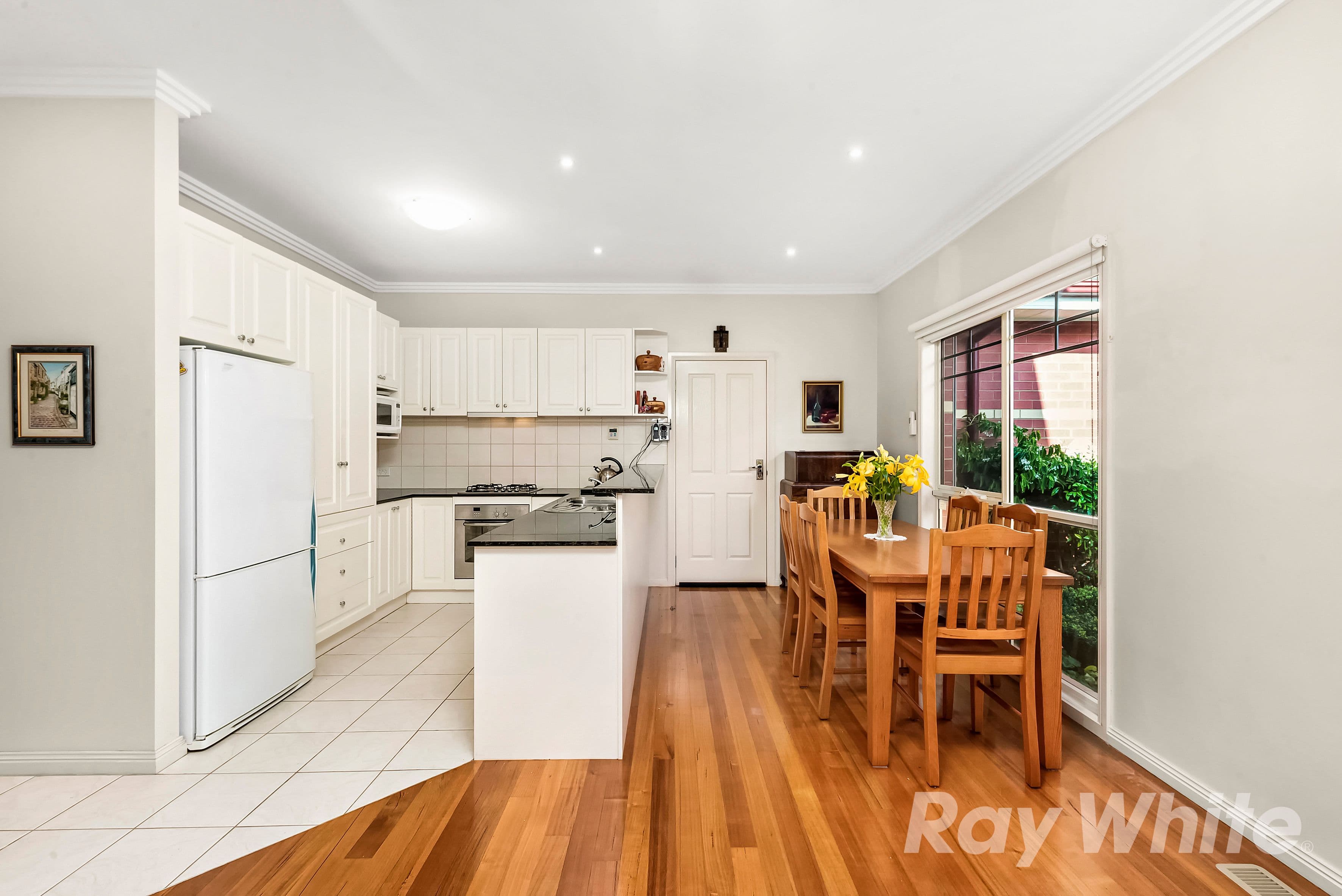 16 Kwinana Street, Glen Waverley VIC 3150, Glen Waverley - Thumbnail 4