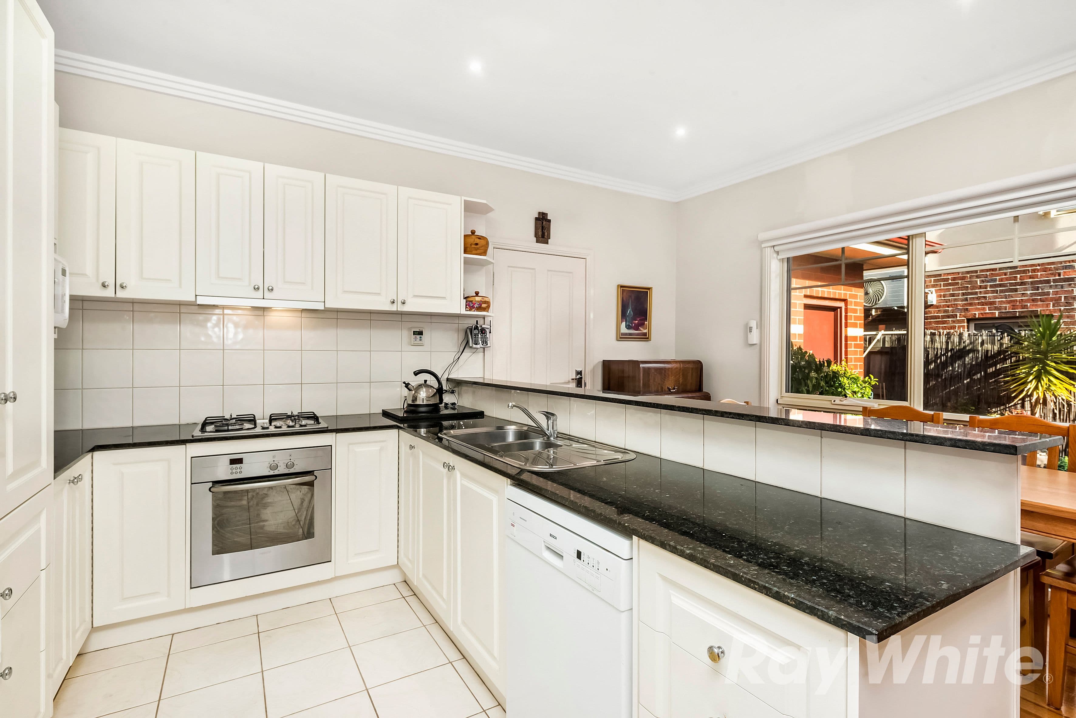 16 Kwinana Street, Glen Waverley VIC 3150, Glen Waverley - Thumbnail 5