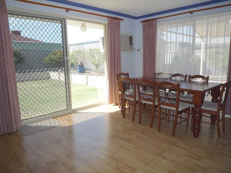 5 Elbrus Way, CAVERSHAM WA 6055, Caversham - Thumbnail 4