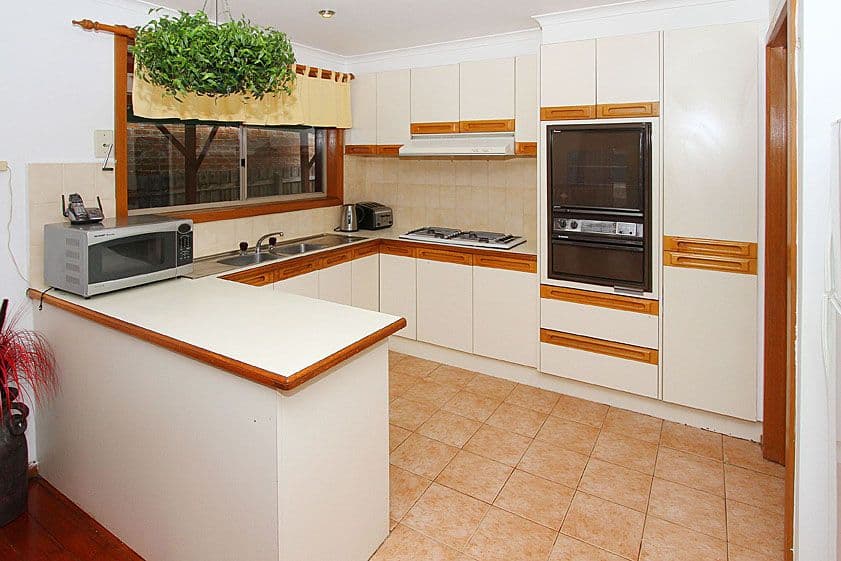 4 Pickworth Drive, MILL PARK VIC 3082, Mill Park - Thumbnail 2