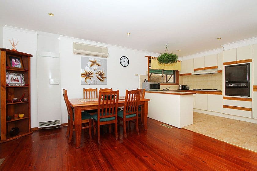 4 Pickworth Drive, MILL PARK VIC 3082, Mill Park - Thumbnail 3