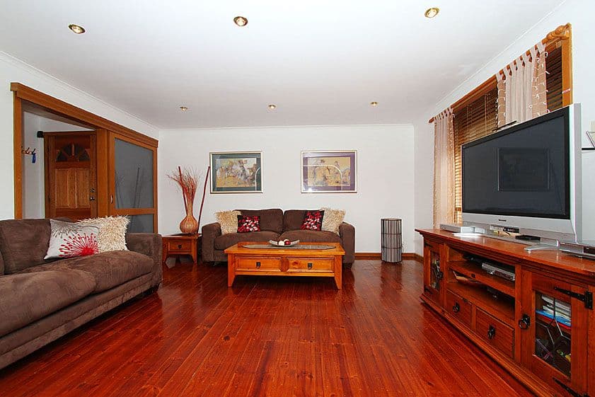 4 Pickworth Drive, MILL PARK VIC 3082, Mill Park - Thumbnail 4