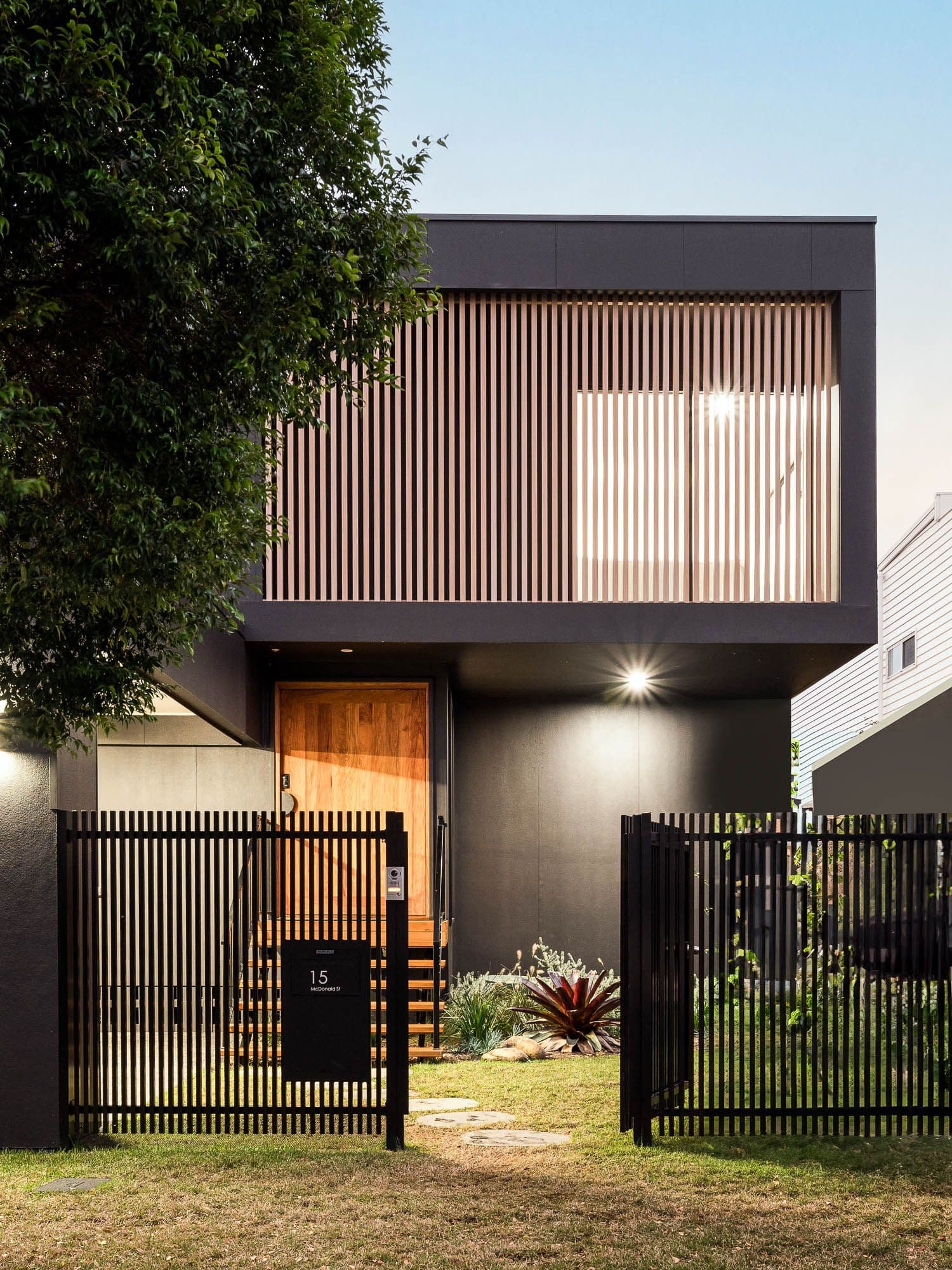 15 Mcdonald Street, Hawthorne QLD 4171, Hawthorne - Thumbnail 2
