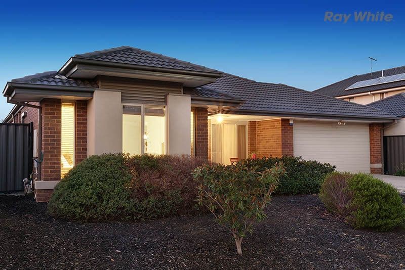 33 Hemlock Crescent, Point Cook VIC 3030, Point Cook - Thumbnail 2