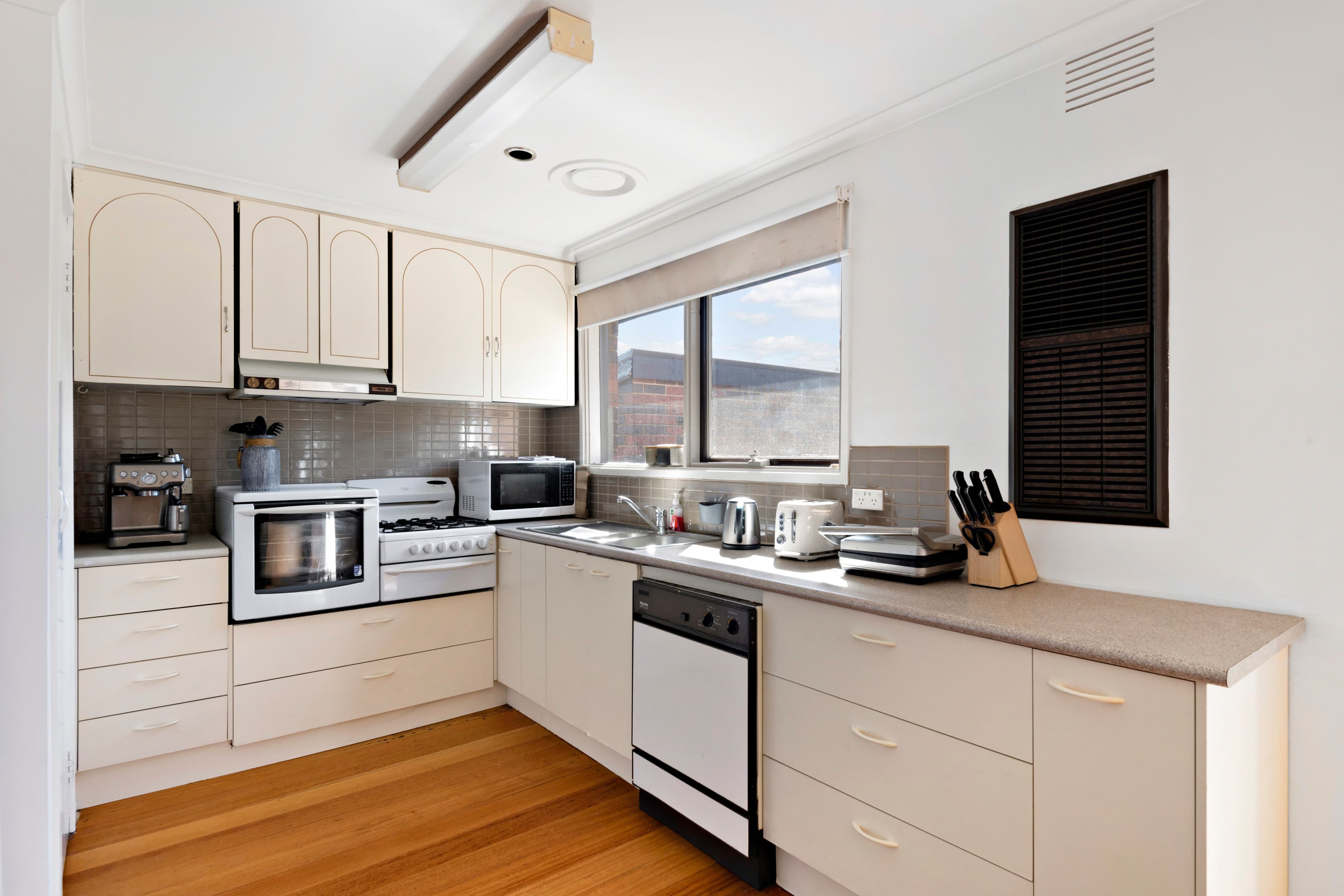 6 Zammit Court, Frankston VIC 3199, Frankston - Thumbnail 3