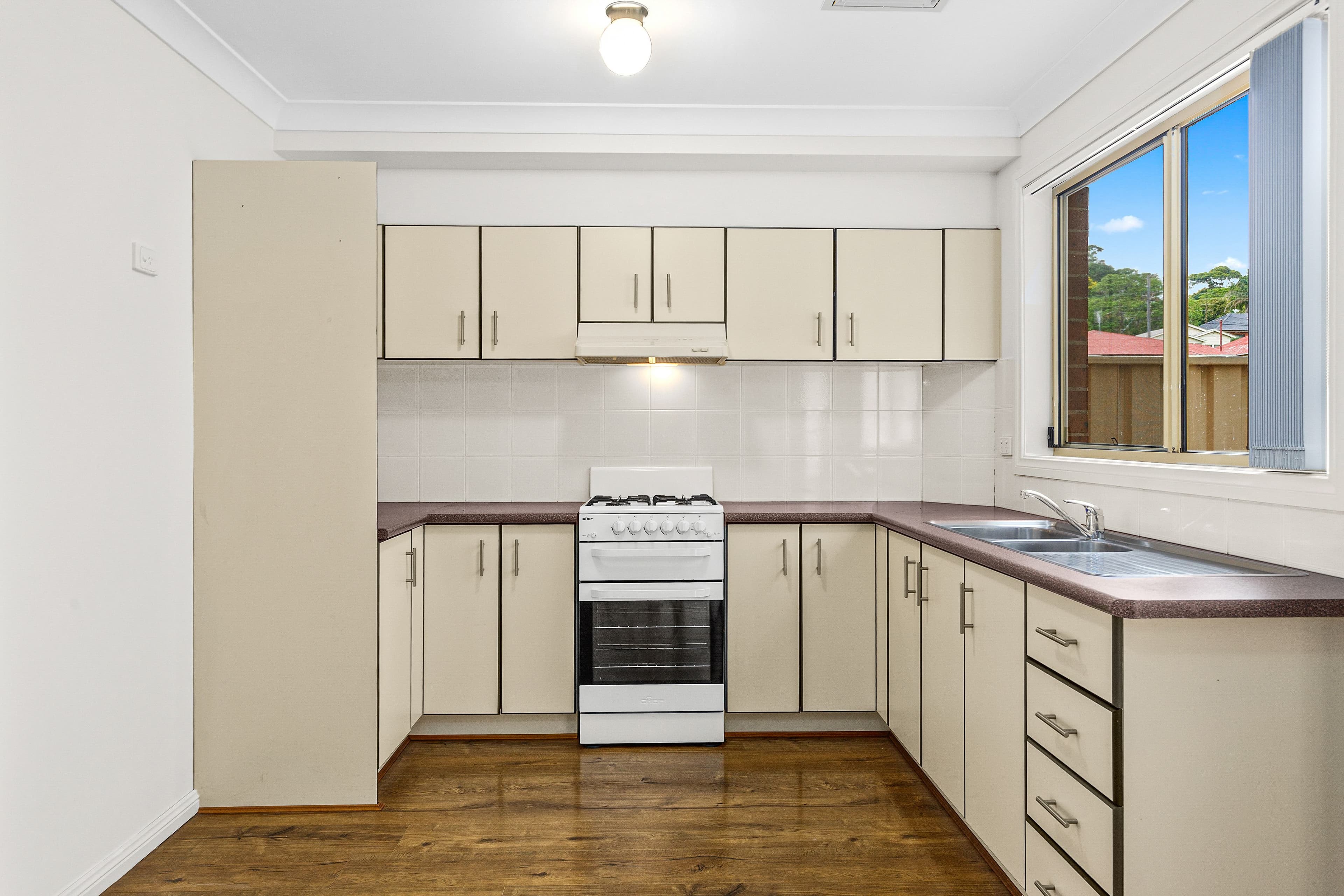 34 Rowland Avenue, Wollongong NSW 2500, Wollongong - Thumbnail 2