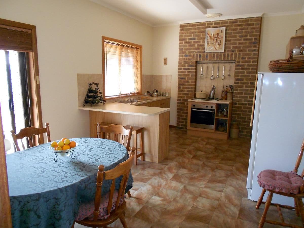 203 South Avenue, BORDERTOWN SA 5268, Bordertown - Thumbnail 4