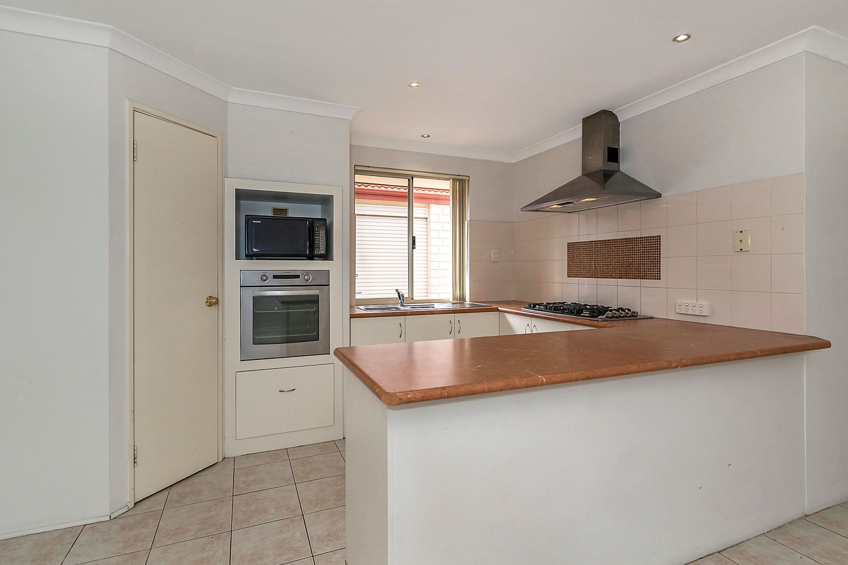 13 Montilla Crescent, Port Kennedy WA 6172, Port Kennedy - Thumbnail 2