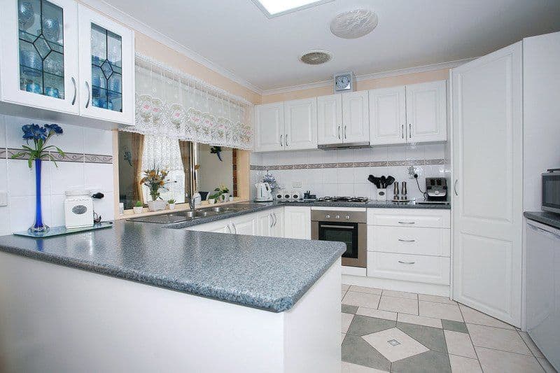 18 Masterton Place, CRANBOURNE VIC 3977, Cranbourne East - Thumbnail 3