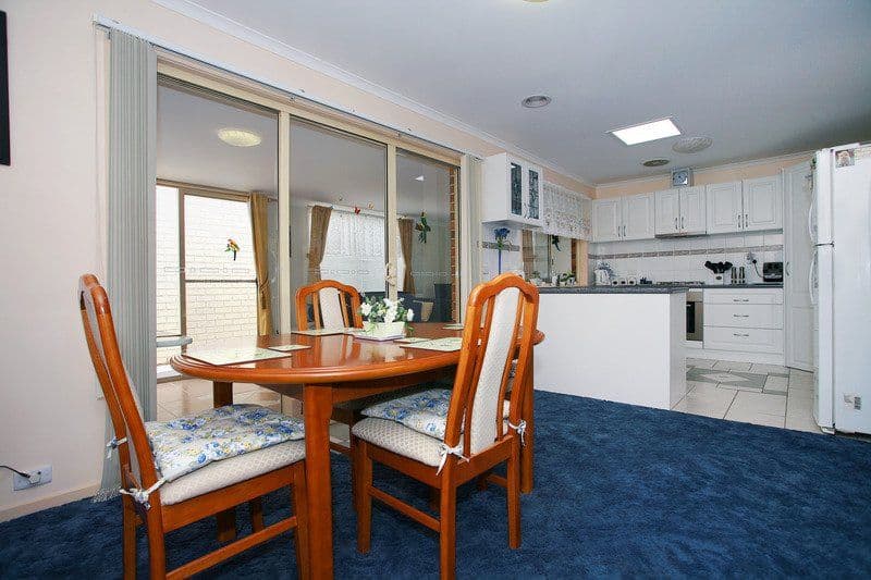 18 Masterton Place, CRANBOURNE VIC 3977, Cranbourne East - Thumbnail 7