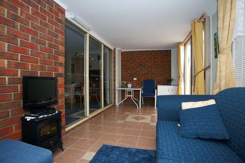 18 Masterton Place, CRANBOURNE VIC 3977, Cranbourne East - Thumbnail 8