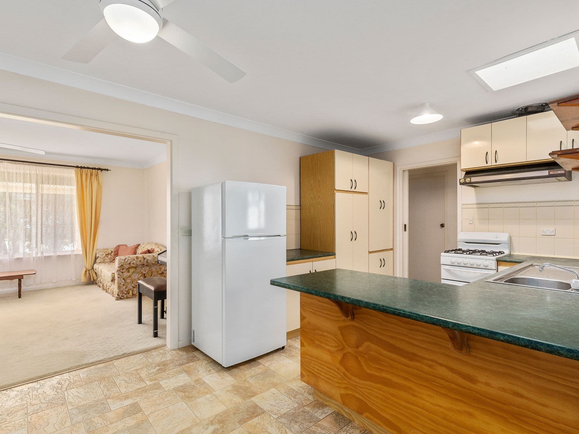 27 Collins Parade, Hackham SA 5163, Hackham - Thumbnail 3