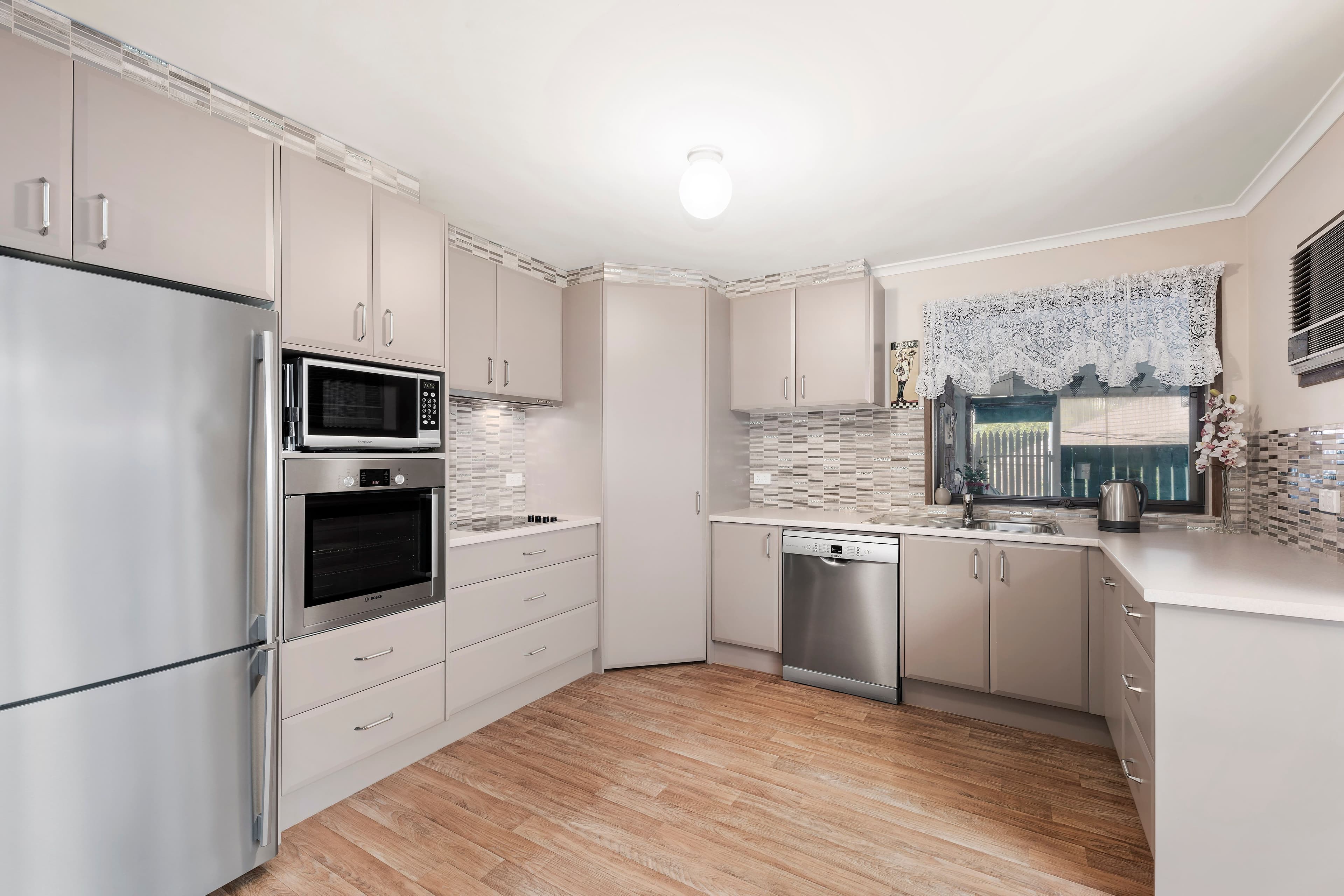 87 Mantung Crescent, Rowville VIC 3178, Rowville - Thumbnail 2