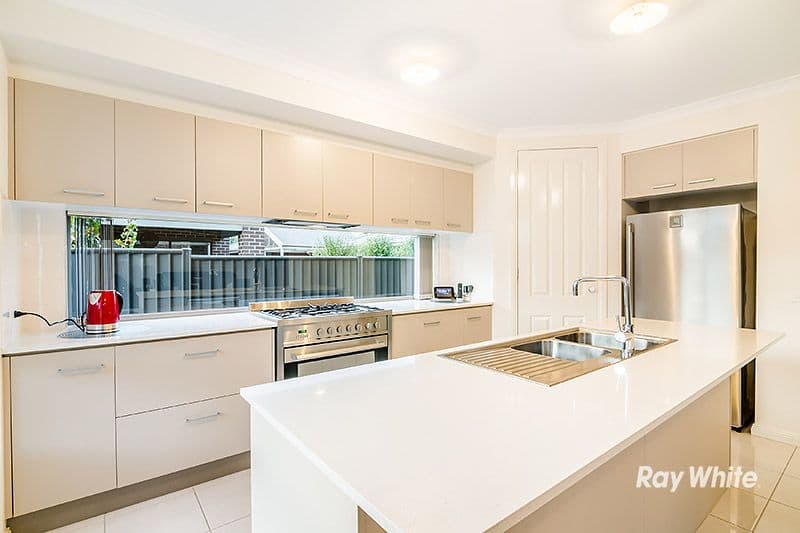 4 Cloverbank Drive, Cranbourne East VIC 3977, Cranbourne East - Thumbnail 4