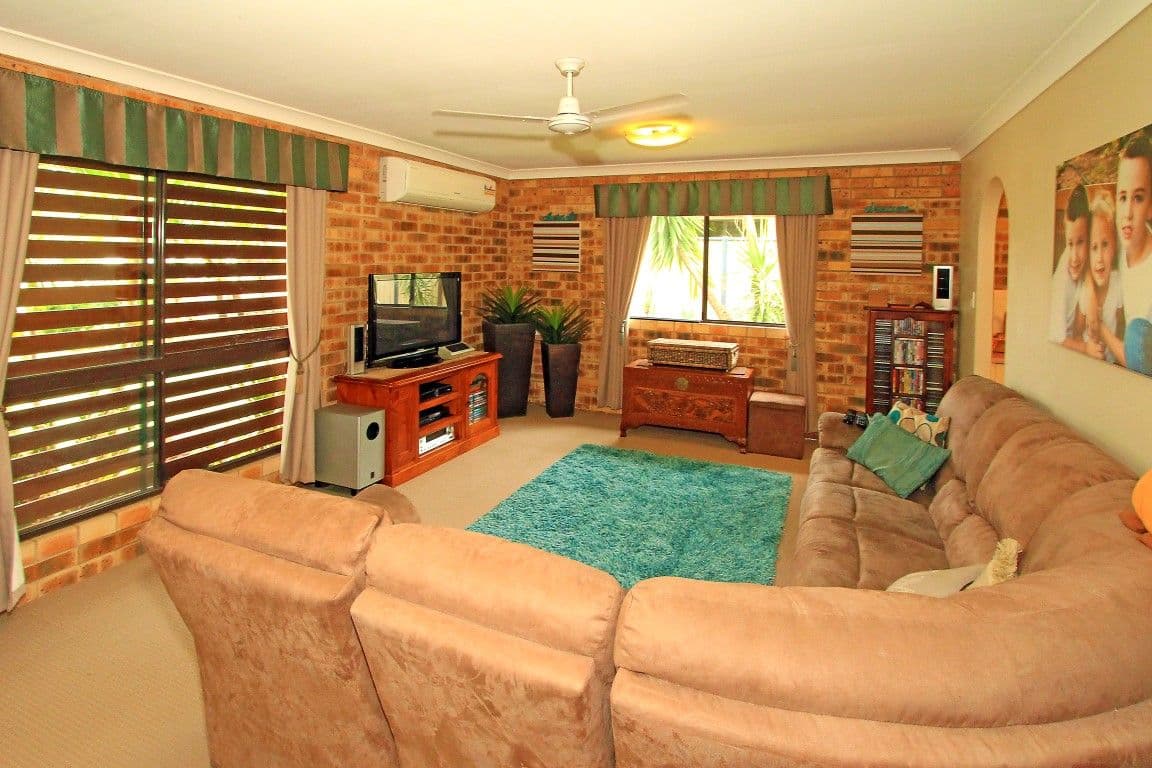 19 Kingfisher Parade, NORMAN GARDENS QLD 4701, Norman Gardens - Thumbnail 2
