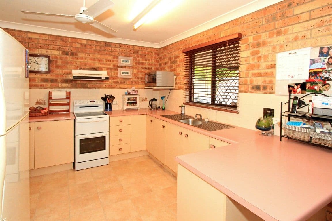 19 Kingfisher Parade, NORMAN GARDENS QLD 4701, Norman Gardens - Thumbnail 3