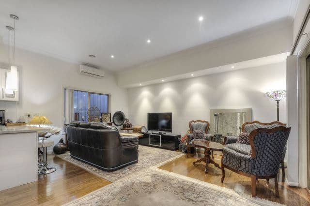 81 St Vigeons Road, Reservoir VIC 3073, Reservoir - Thumbnail 2