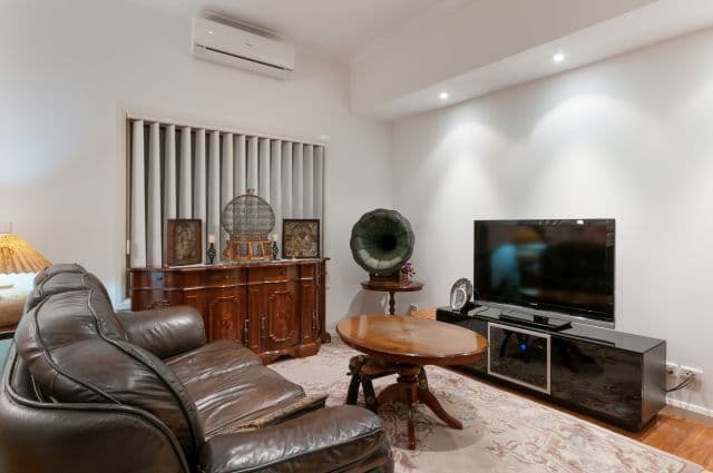 81 St Vigeons Road, Reservoir VIC 3073, Reservoir - Thumbnail 5