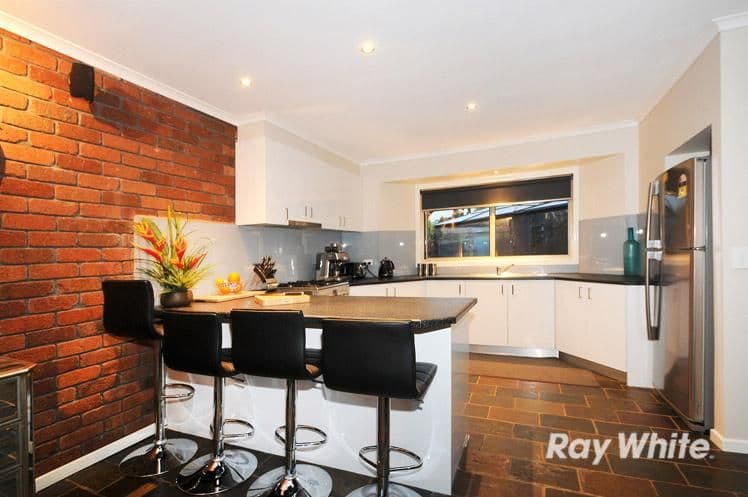 22 Hoysted Avenue, Cranbourne North VIC 3977, Cranbourne North - Thumbnail 2