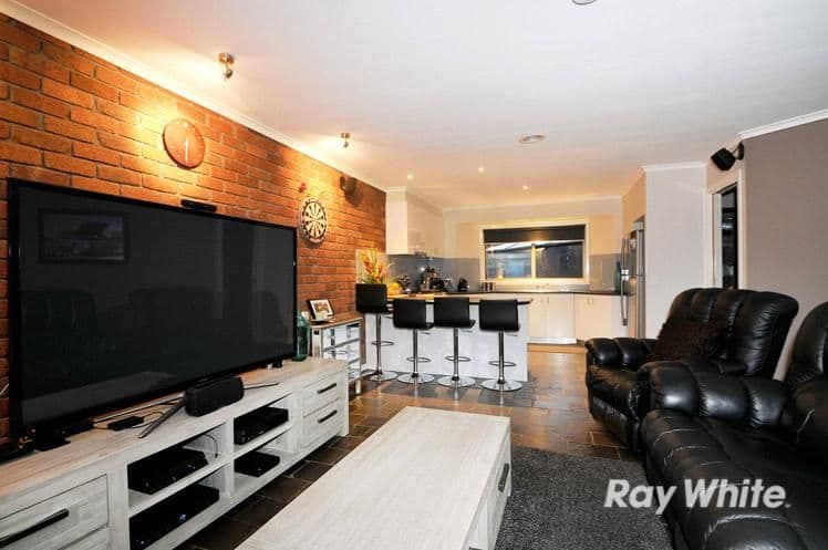 22 Hoysted Avenue, Cranbourne North VIC 3977, Cranbourne North - Thumbnail 3