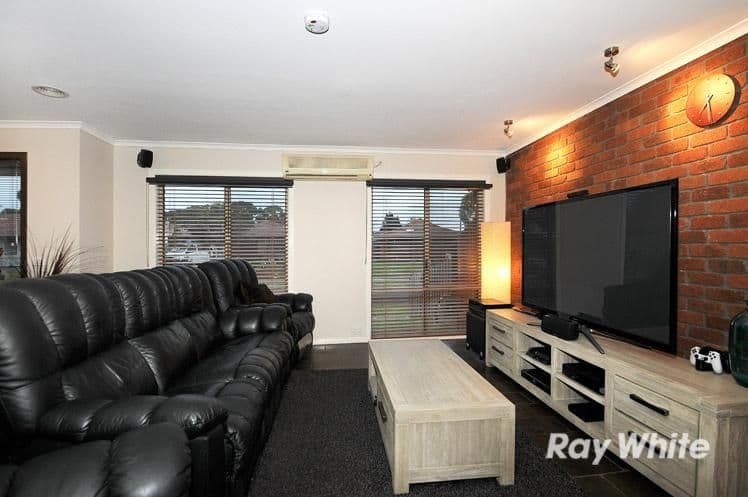 22 Hoysted Avenue, Cranbourne North VIC 3977, Cranbourne North - Thumbnail 4