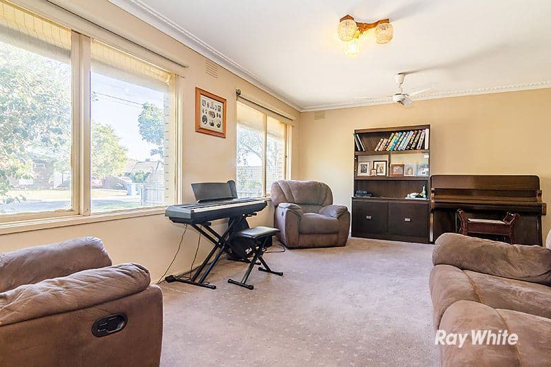 33 Clairmont Avenue, Cranbourne VIC 3977, Cranbourne - Thumbnail 3