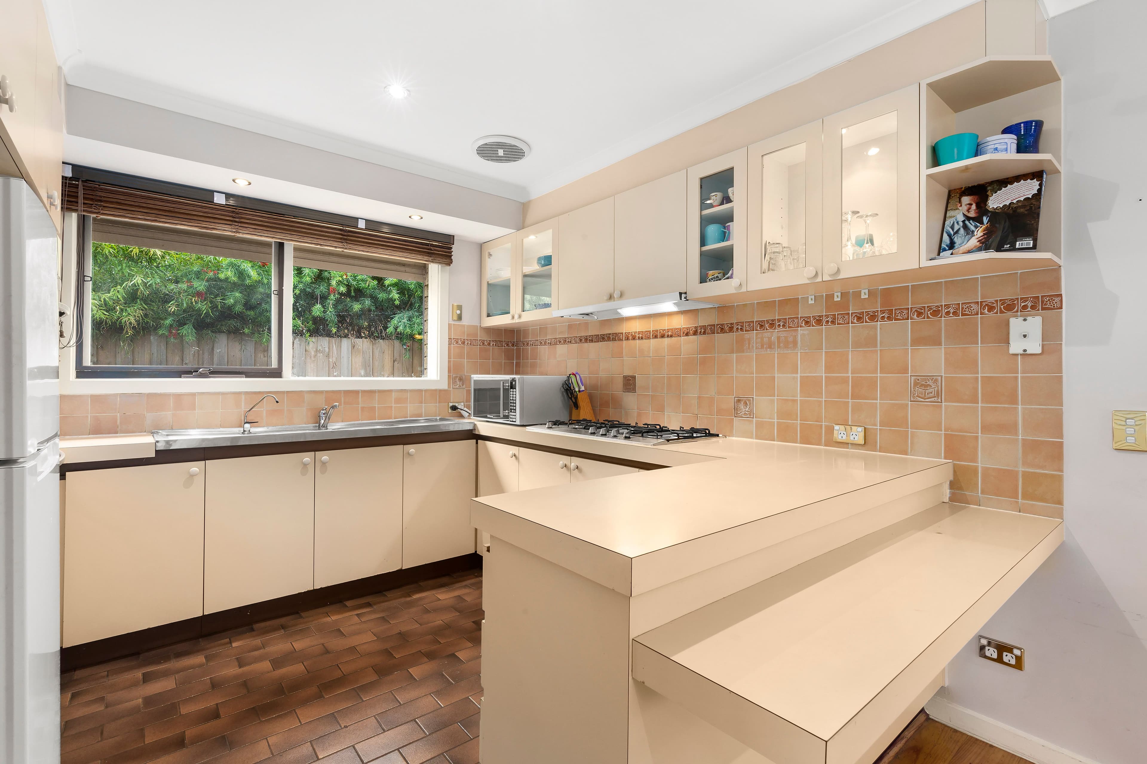 10 Dorothea Court, Bundoora VIC 3083, Bundoora - Thumbnail 4