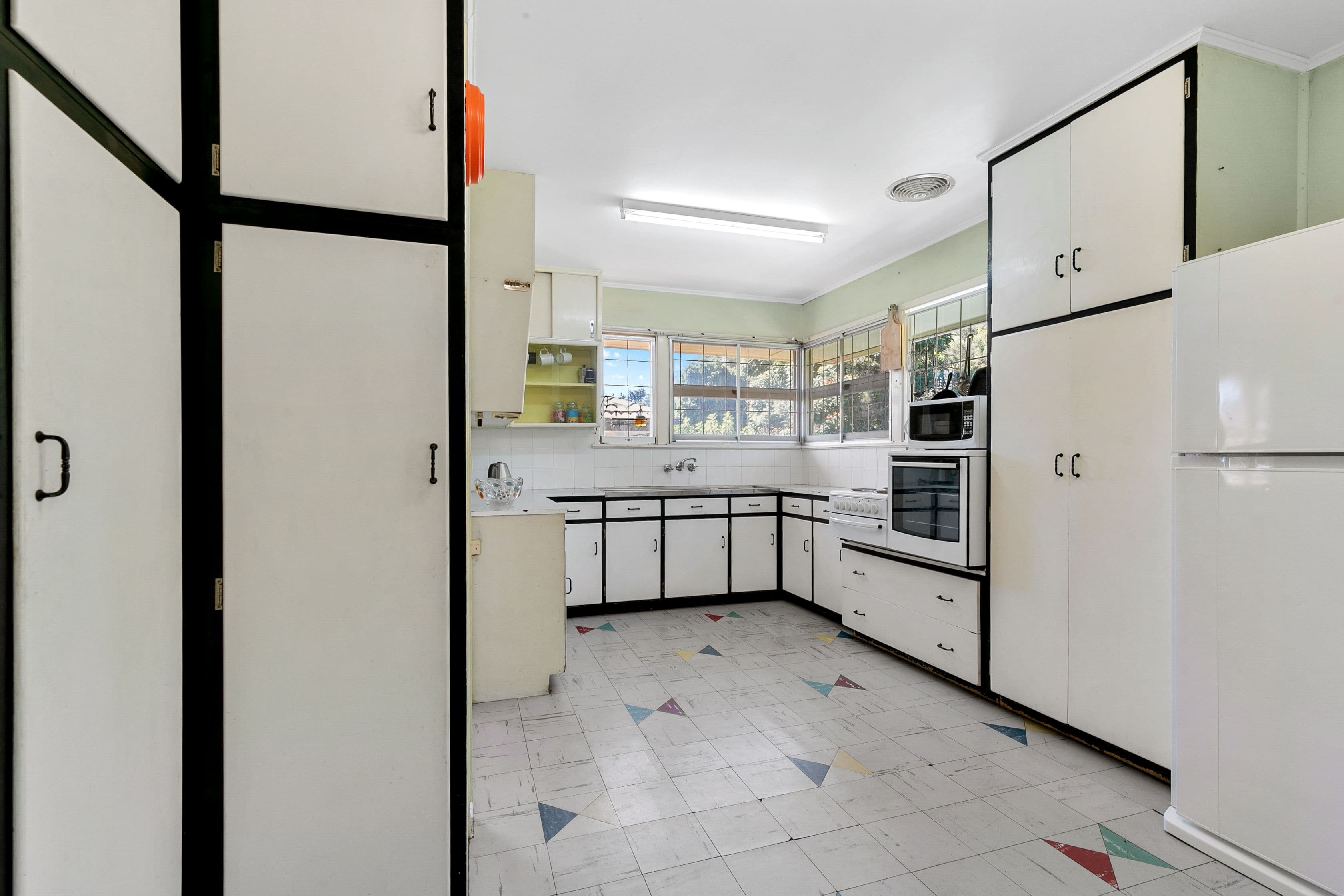 80 Brodie Street, Holland Park West QLD 4121, Holland Park West - Thumbnail 3