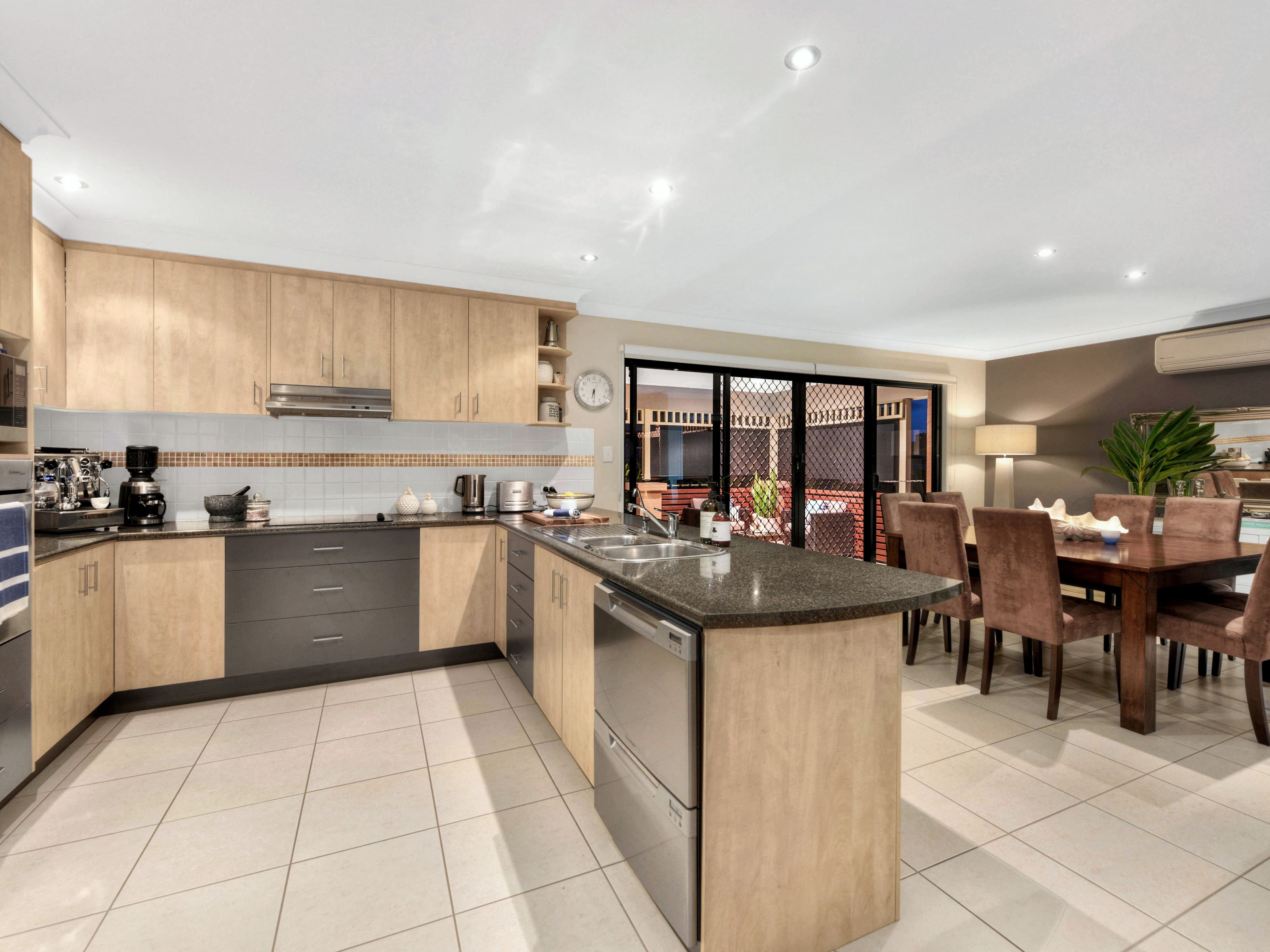 70 Campbell Street, Wakerley QLD 4154, Wakerley - Thumbnail 4