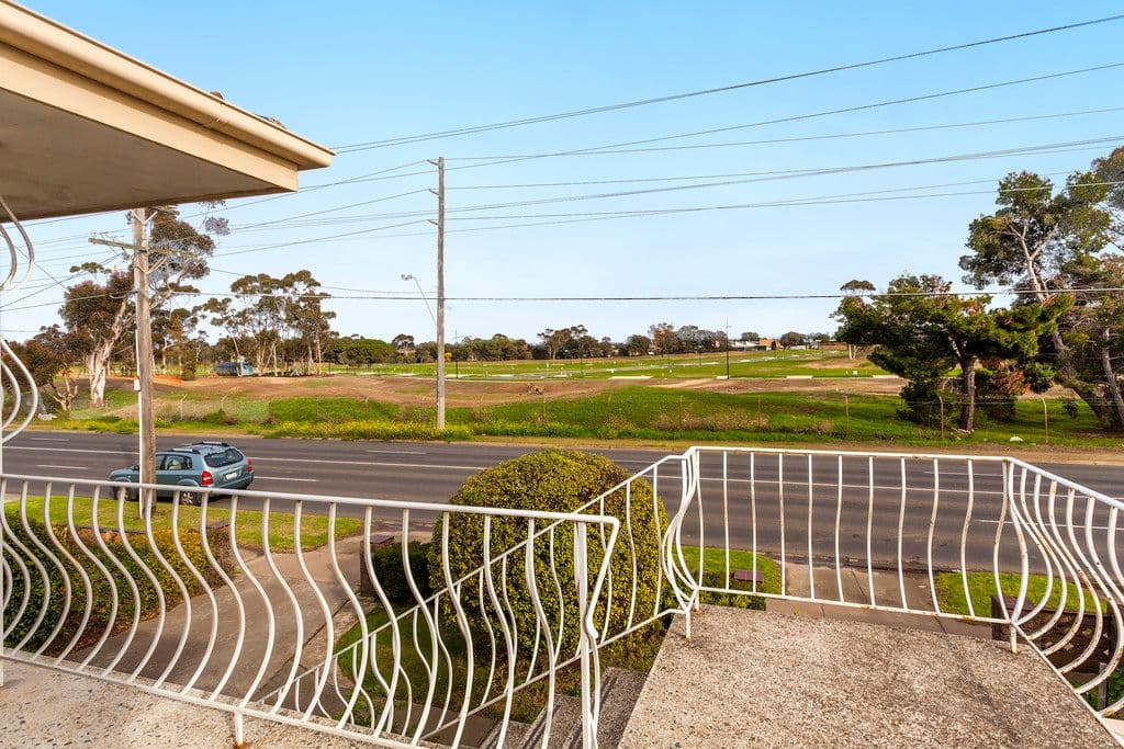 112 Thompson Road, NORTH GEELONG VIC 3215, North Geelong - Thumbnail 4
