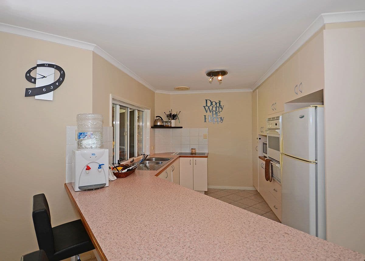 38 Victoria Street, POINT VERNON QLD 4655, Point Vernon - Thumbnail 8