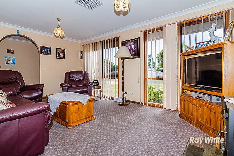 8 Ferncroft Court, Cranbourne North VIC 3977, Cranbourne North - Thumbnail 2