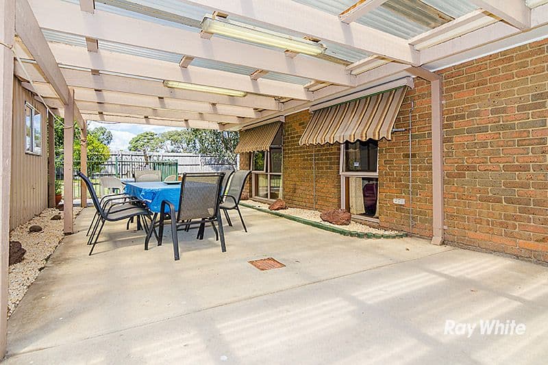 8 Ferncroft Court, Cranbourne North VIC 3977, Cranbourne North - Thumbnail 4