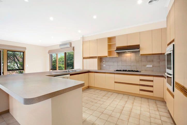 5 Teringa Court, DONCASTER EAST VIC 3109, Doncaster East - Thumbnail 4