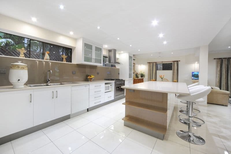 27 Manooka Drive, CANNONVALE QLD 4802, Cannonvale - Thumbnail 2