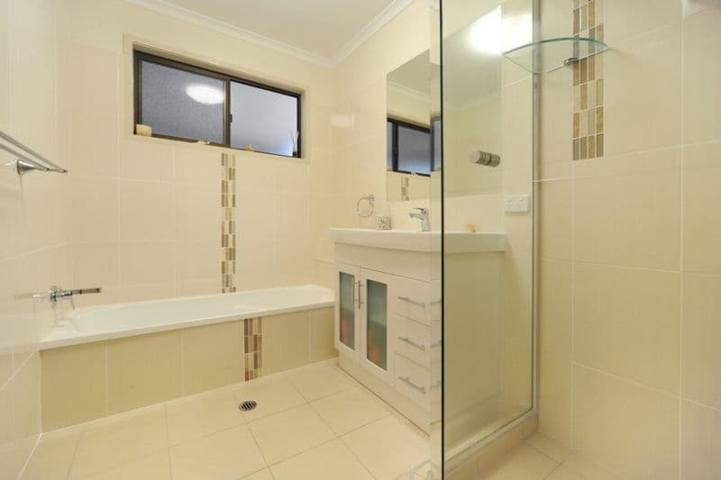 27 Manooka Drive, CANNONVALE QLD 4802, Cannonvale - Thumbnail 3