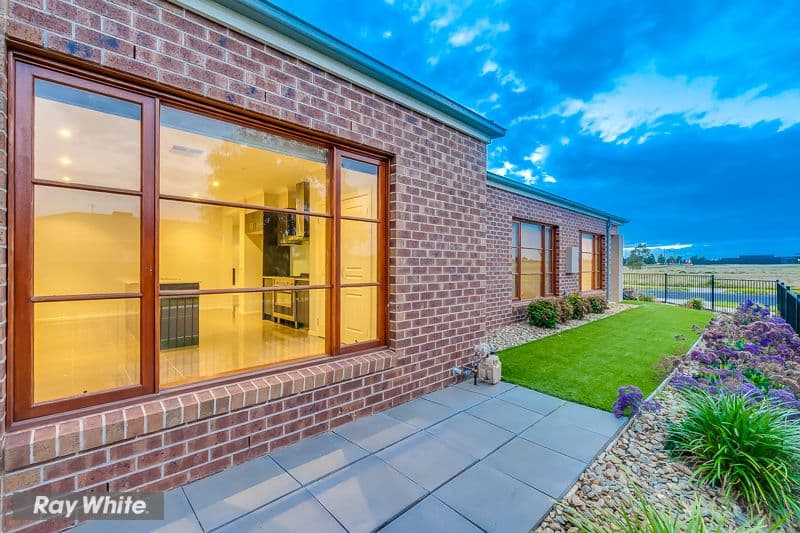 4 Regal  Road, Point Cook VIC 3030, Point Cook - Thumbnail 3