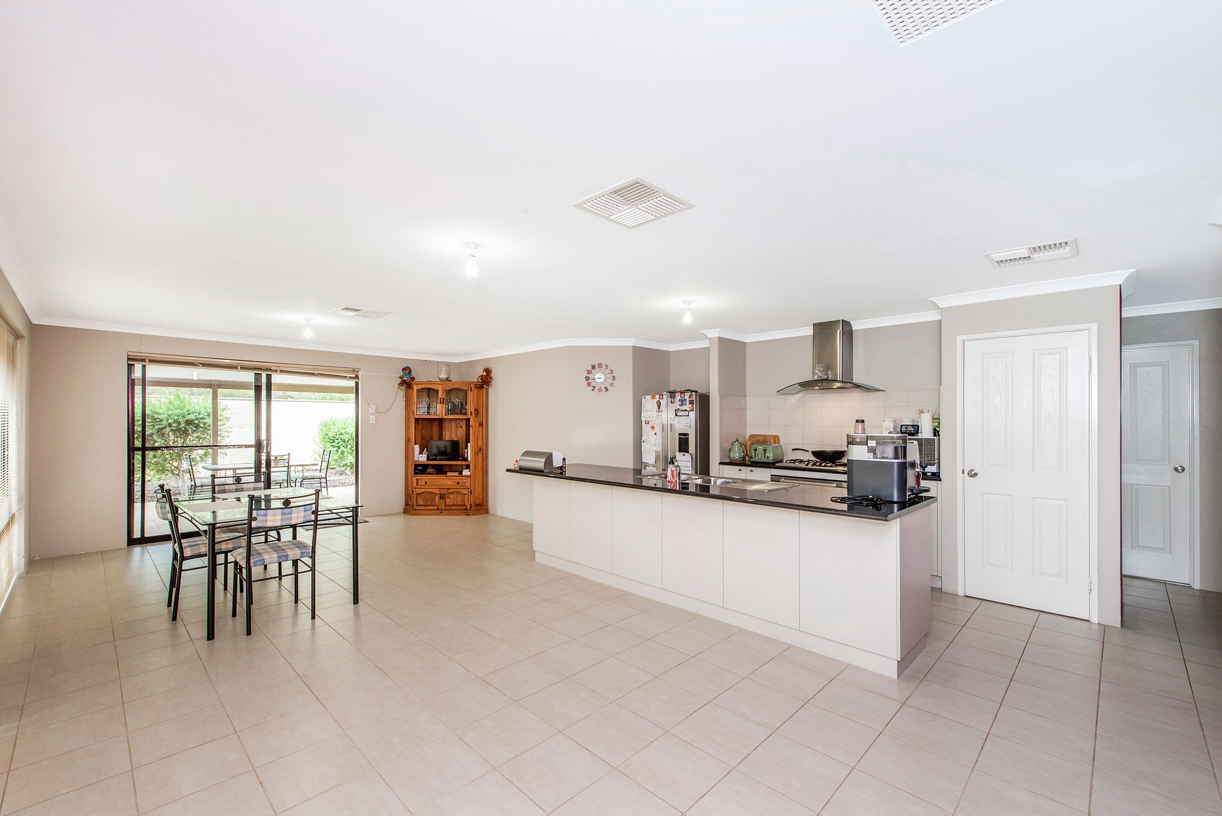 27 Abbeytown Circle, Waikiki WA 6169, Waikiki - Thumbnail 2